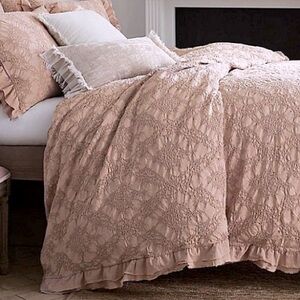 Wamsutta Vintage King size Elegant Textured king sz duvet cover in dusty rose